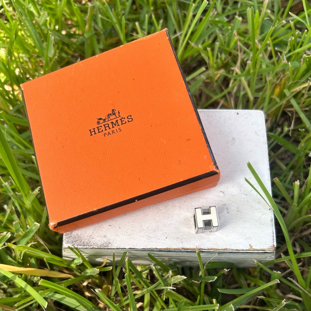 Hermes Silver And White Necklace Slide